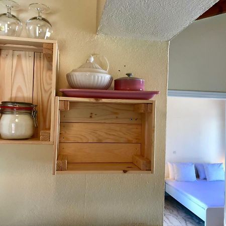 Wooden Ceiling Apartment - Close To City Center Kanali  Exterior photo