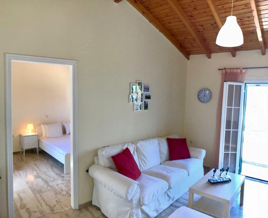 Wooden Ceiling Apartment - Close To City Center Kanali  Exterior photo